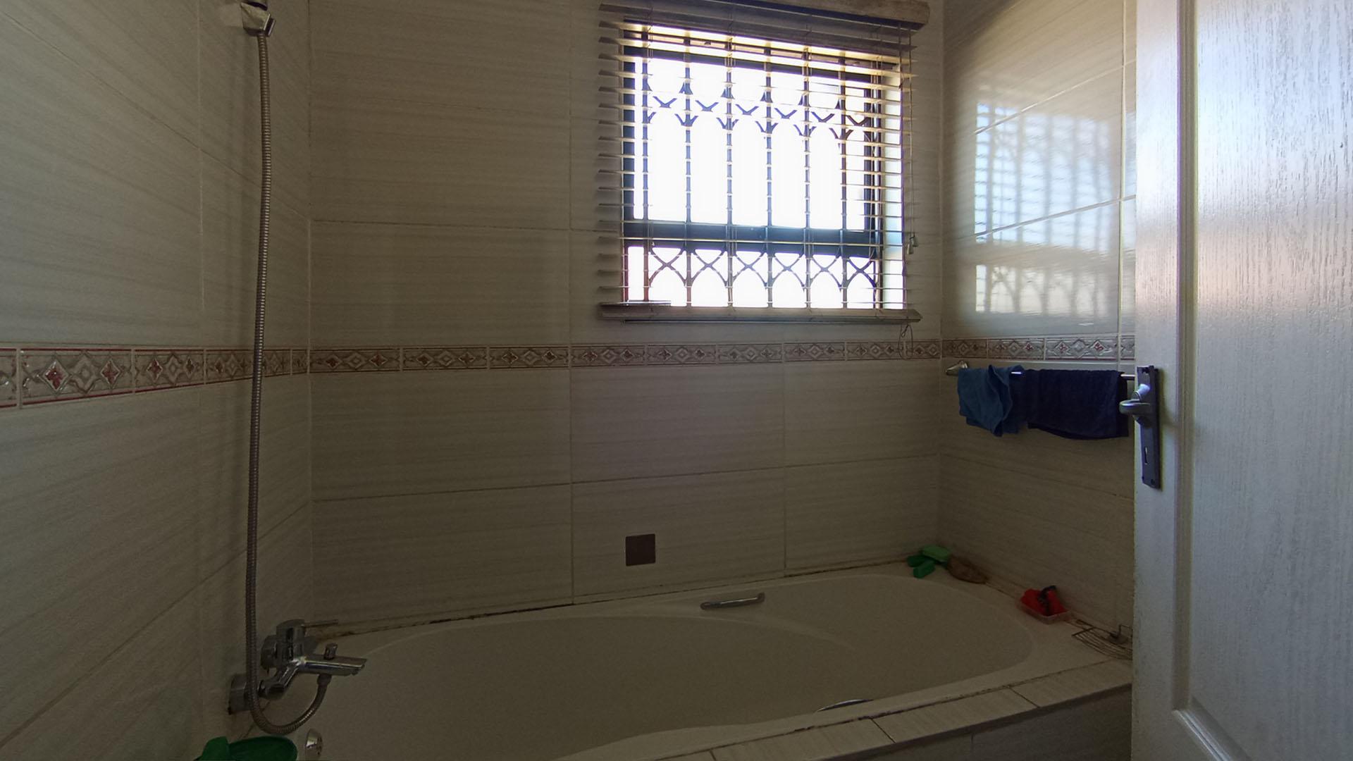 Bathroom 2 - 6 square meters of property in Soshanguve