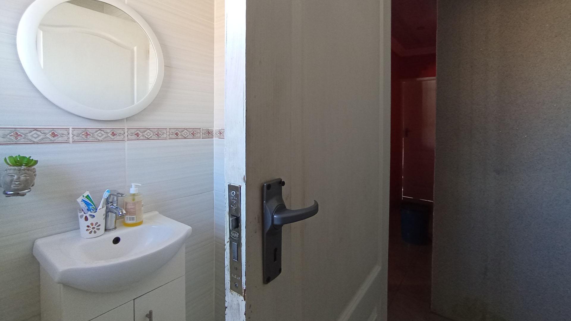 Bathroom 2 - 6 square meters of property in Soshanguve