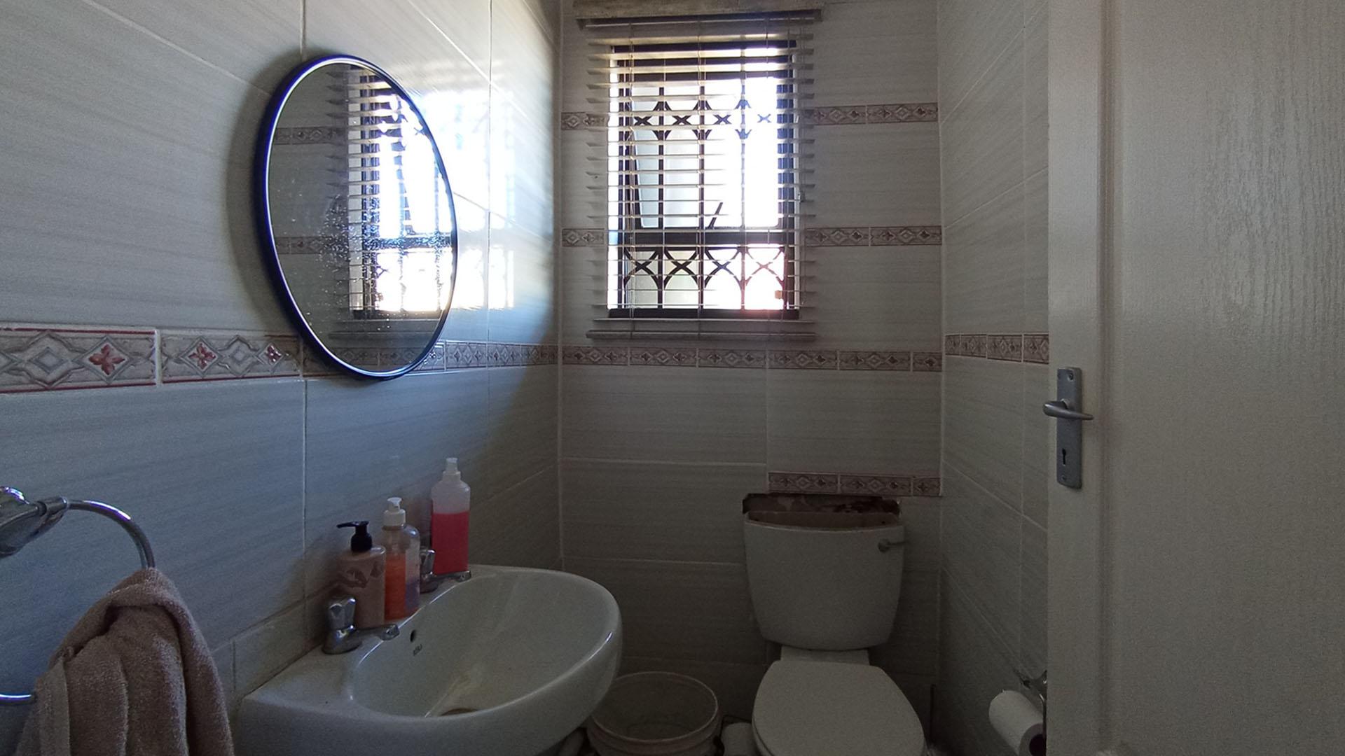 Bathroom 2 - 6 square meters of property in Soshanguve