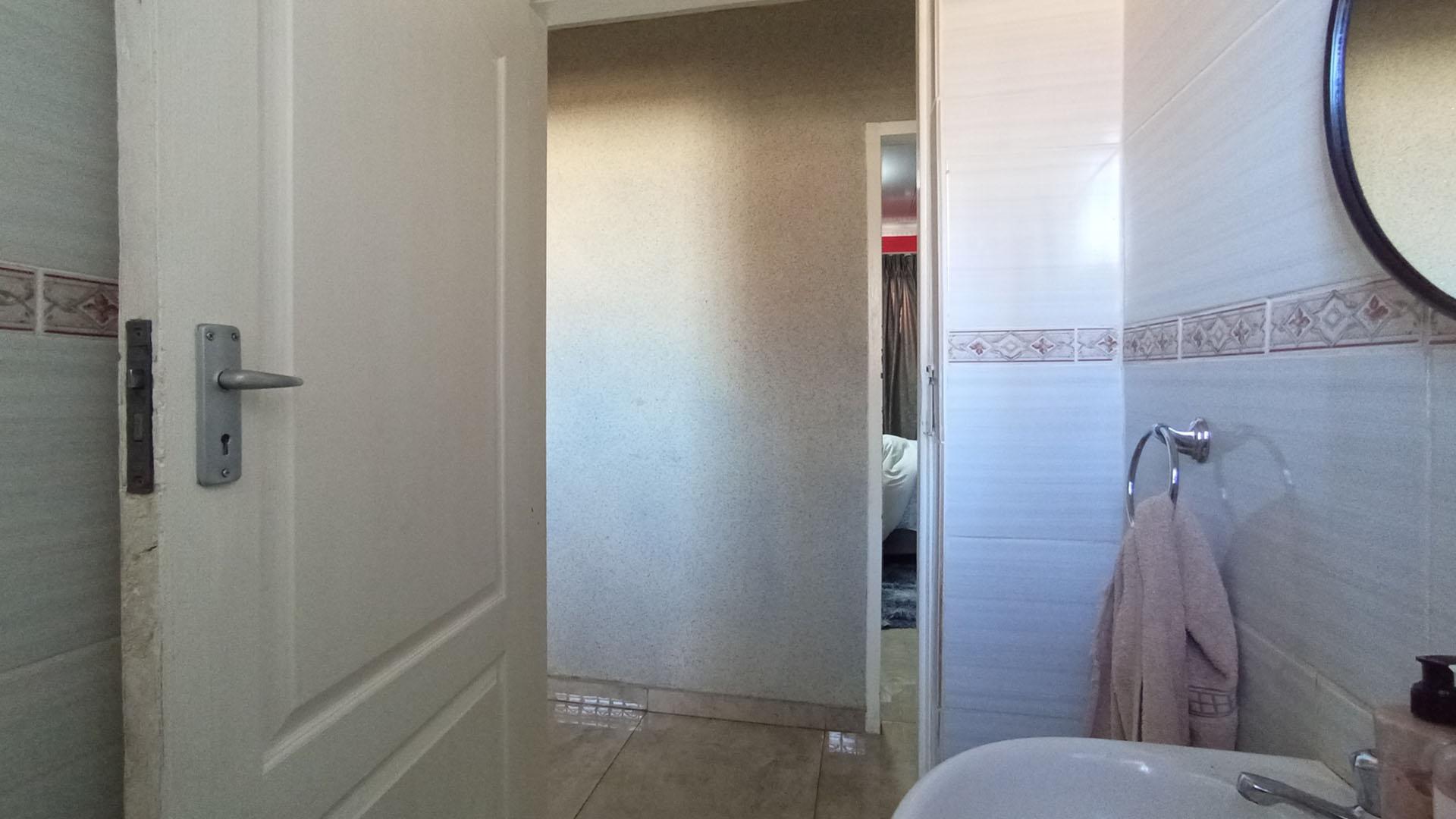 Bathroom 2 - 6 square meters of property in Soshanguve