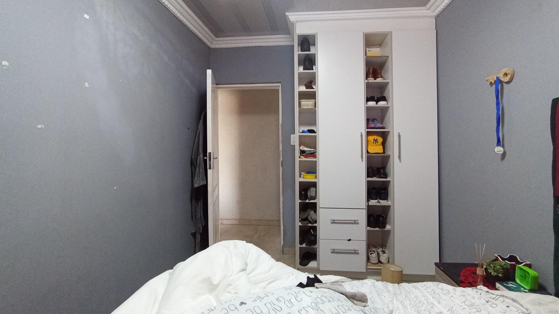 Bed Room 2 - 11 square meters of property in Soshanguve