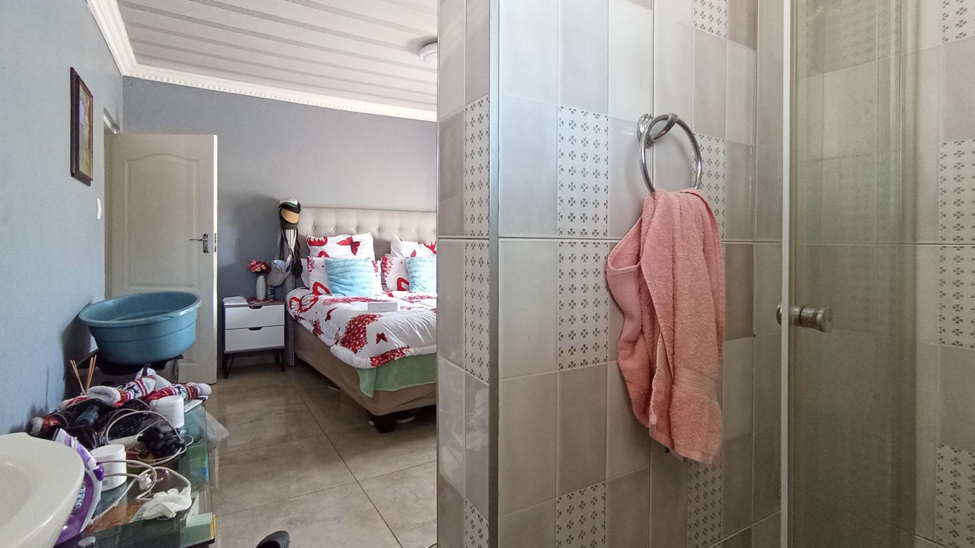 Bathroom 1 - 3 square meters of property in Soshanguve