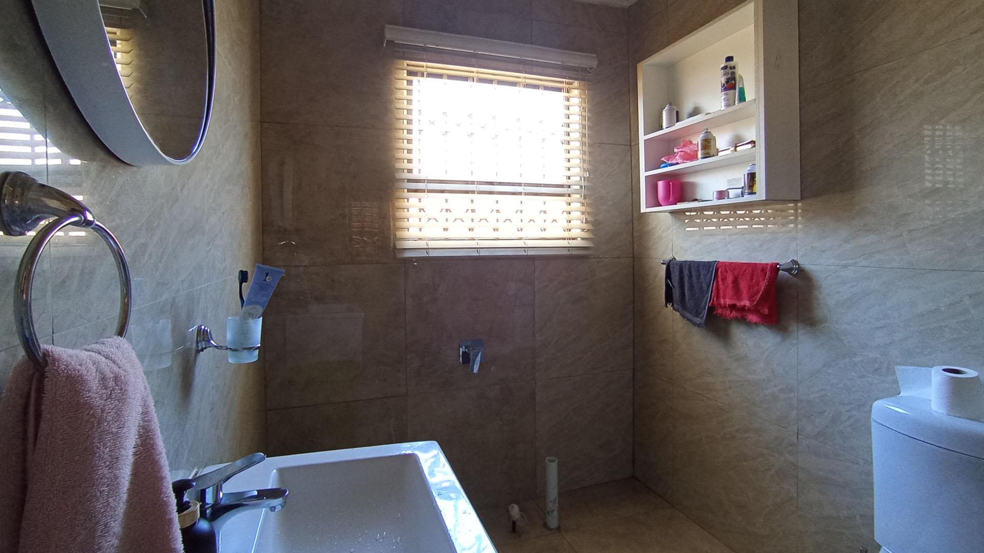 Main Bathroom - 7 square meters of property in Soshanguve