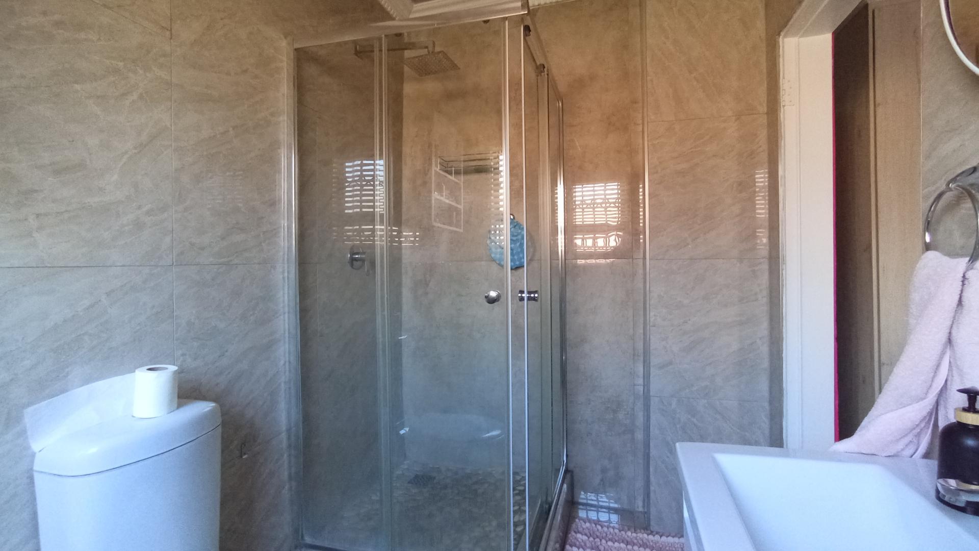 Main Bathroom - 7 square meters of property in Soshanguve