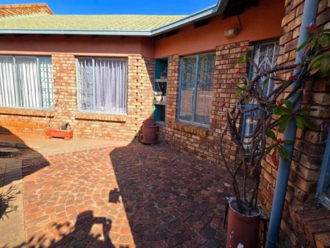 3 Bedroom House for Sale For Sale in Doornpoort - MR682857