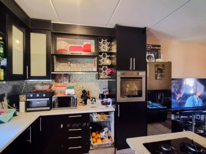 3 Bedroom Simplex for Sale For Sale in Castleview - MR682869