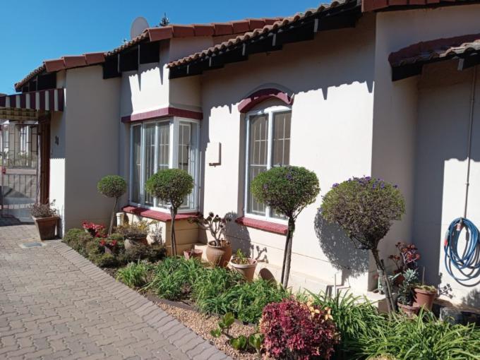 2 Bedroom Simplex for Sale For Sale in Mulbarton - MR682899