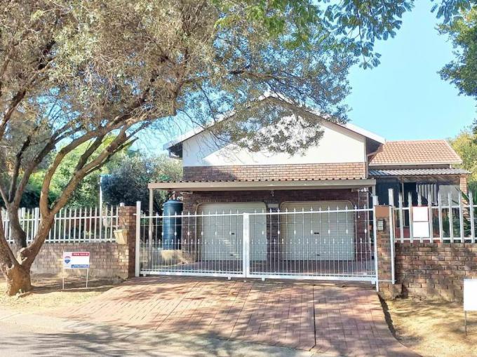 4 Bedroom House for Sale For Sale in Rooihuiskraal - MR682913