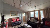 Lounges - 23 square meters of property in Crossmoor