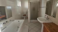 Bathroom 2 of property in Theresapark