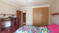 Bed Room 1 - 11 square meters of property in Theresapark