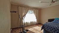Main Bedroom - 32 square meters of property in Theresapark
