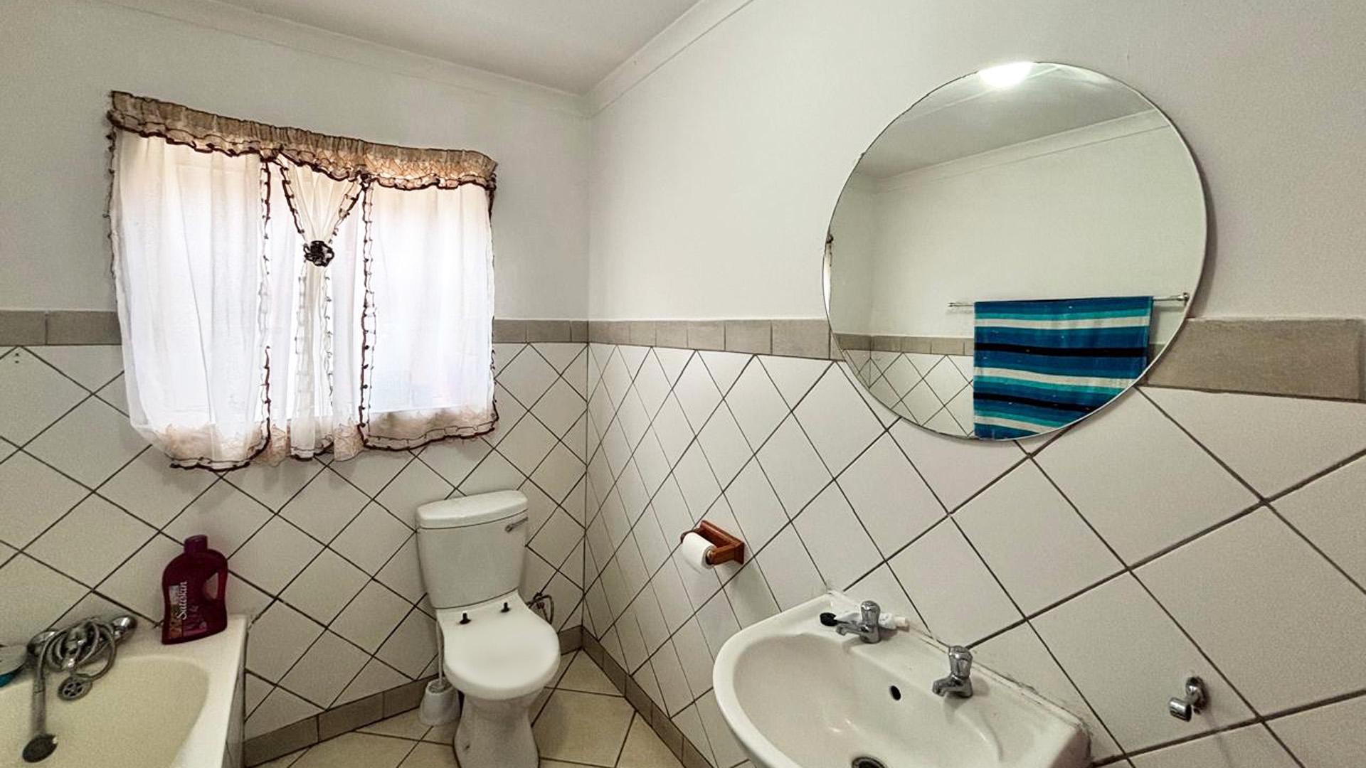 Bathroom 1 of property in Parys