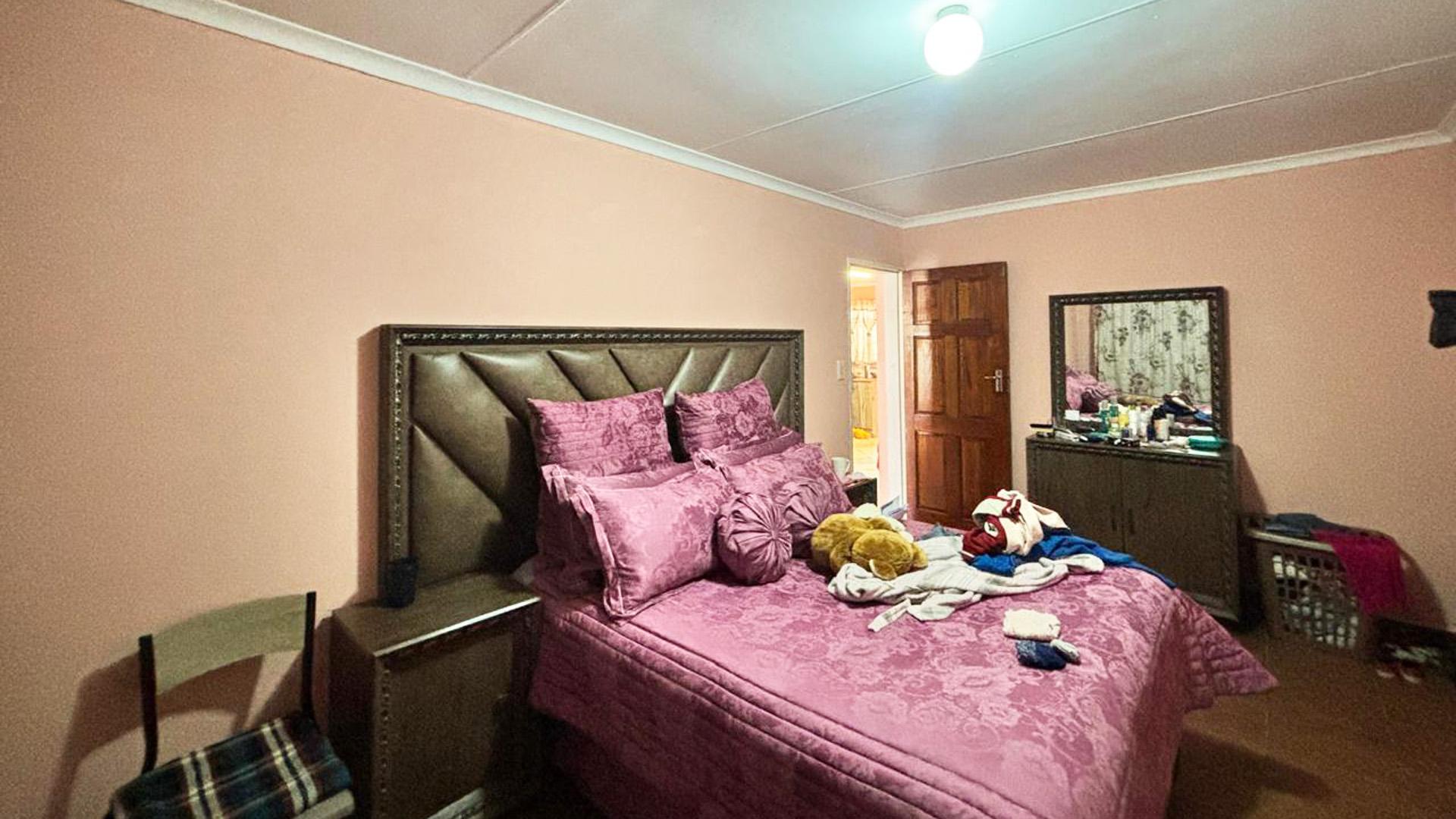 Bed Room 2 of property in Parys