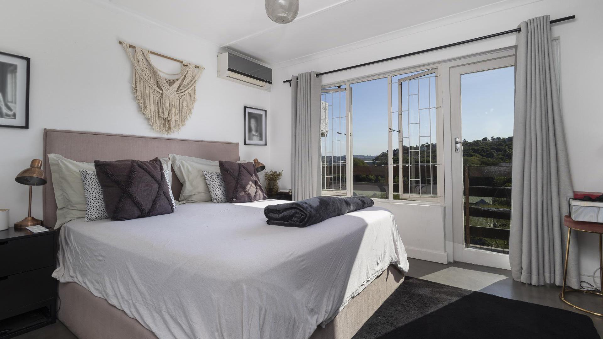 Main Bedroom of property in Umgeni Park