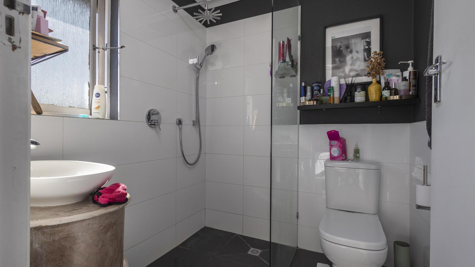 Main Bathroom of property in Umgeni Park