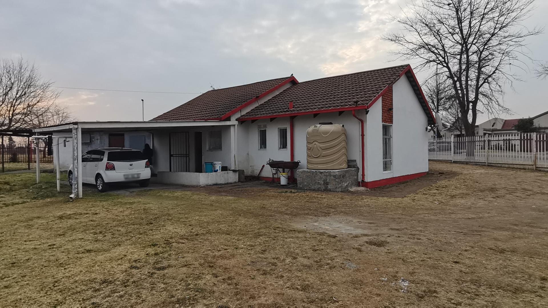 Backyard of property in Kinross