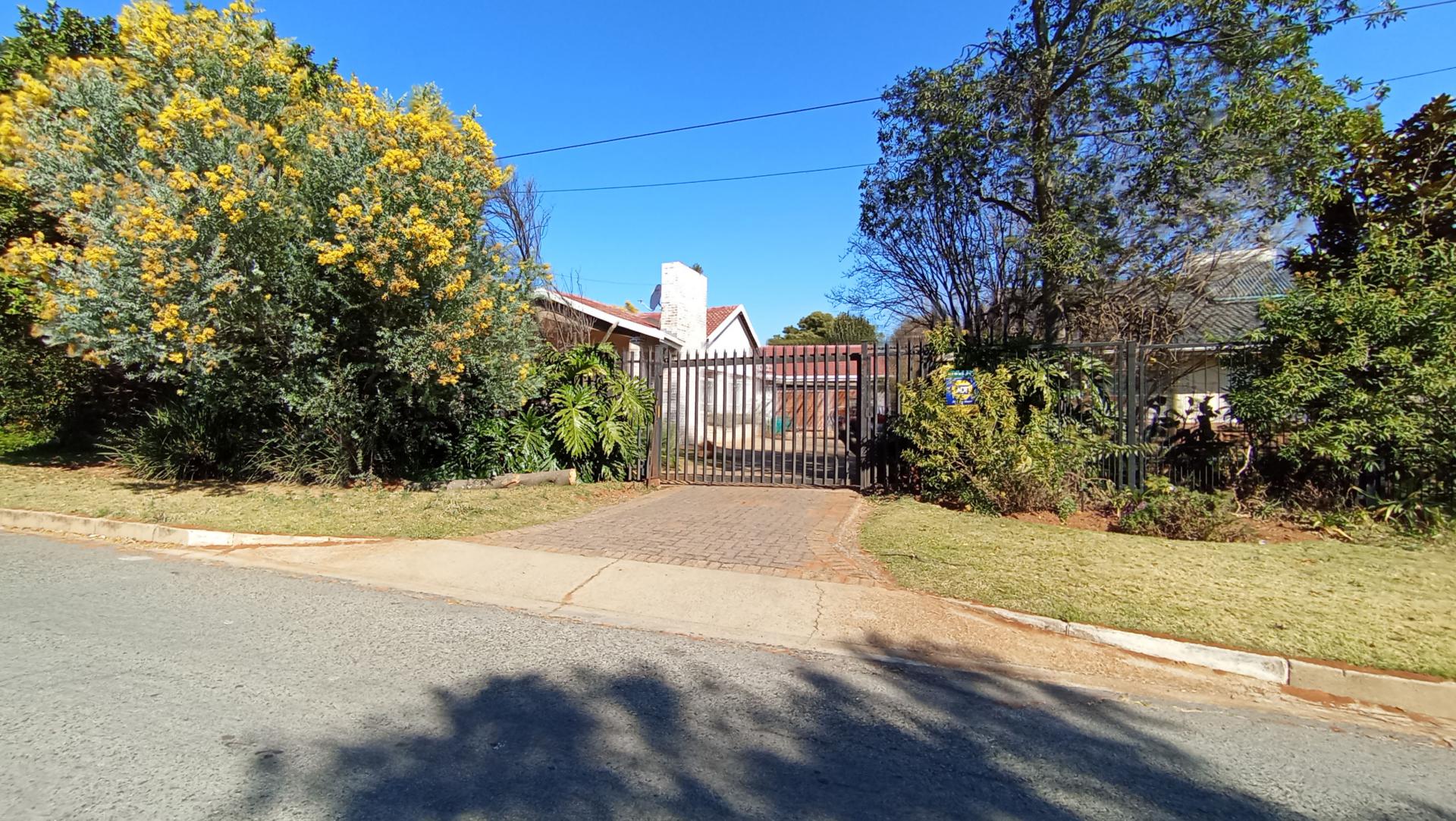 Front View of property in Horison Park