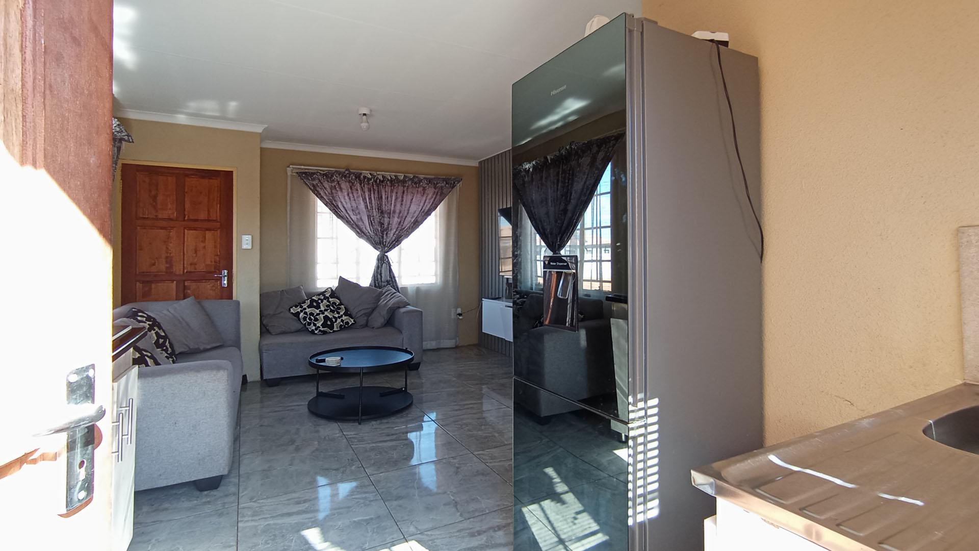 Kitchen - 6 square meters of property in Klerksoord