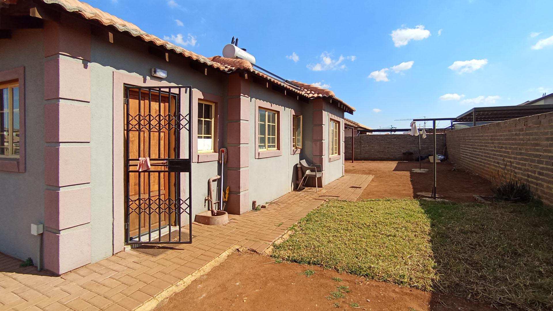 Backyard of property in Klerksoord