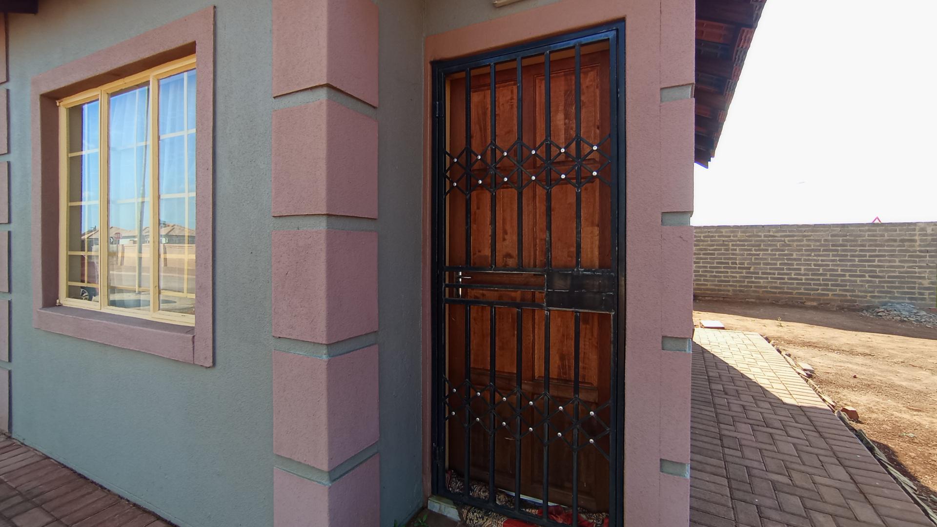 Front View of property in Klerksoord