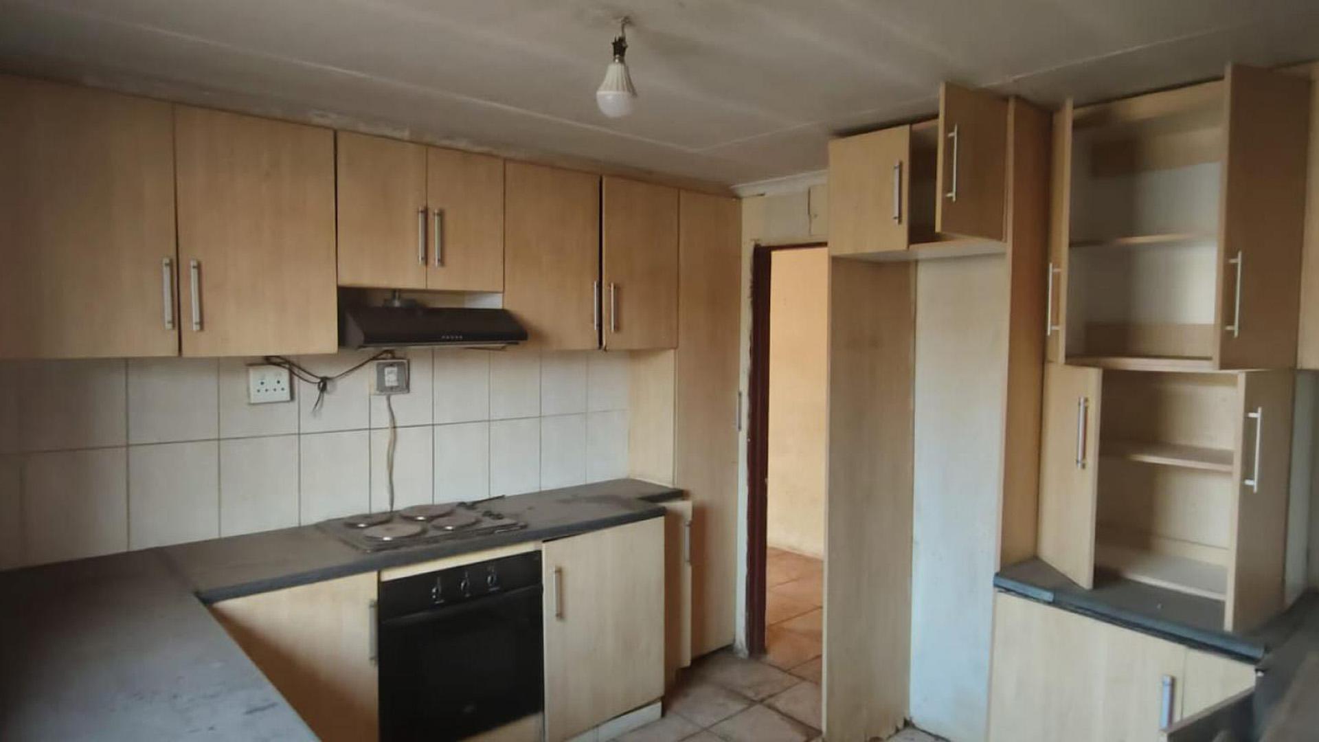 Kitchen of property in Rondebult