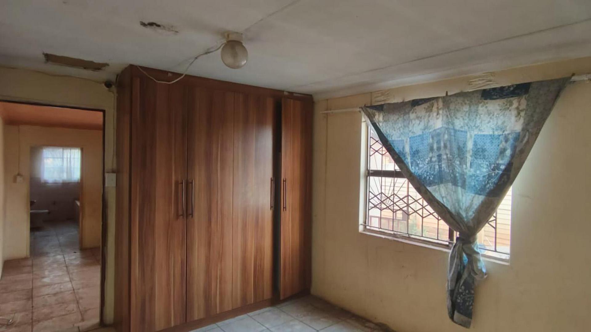 Bed Room 1 of property in Rondebult