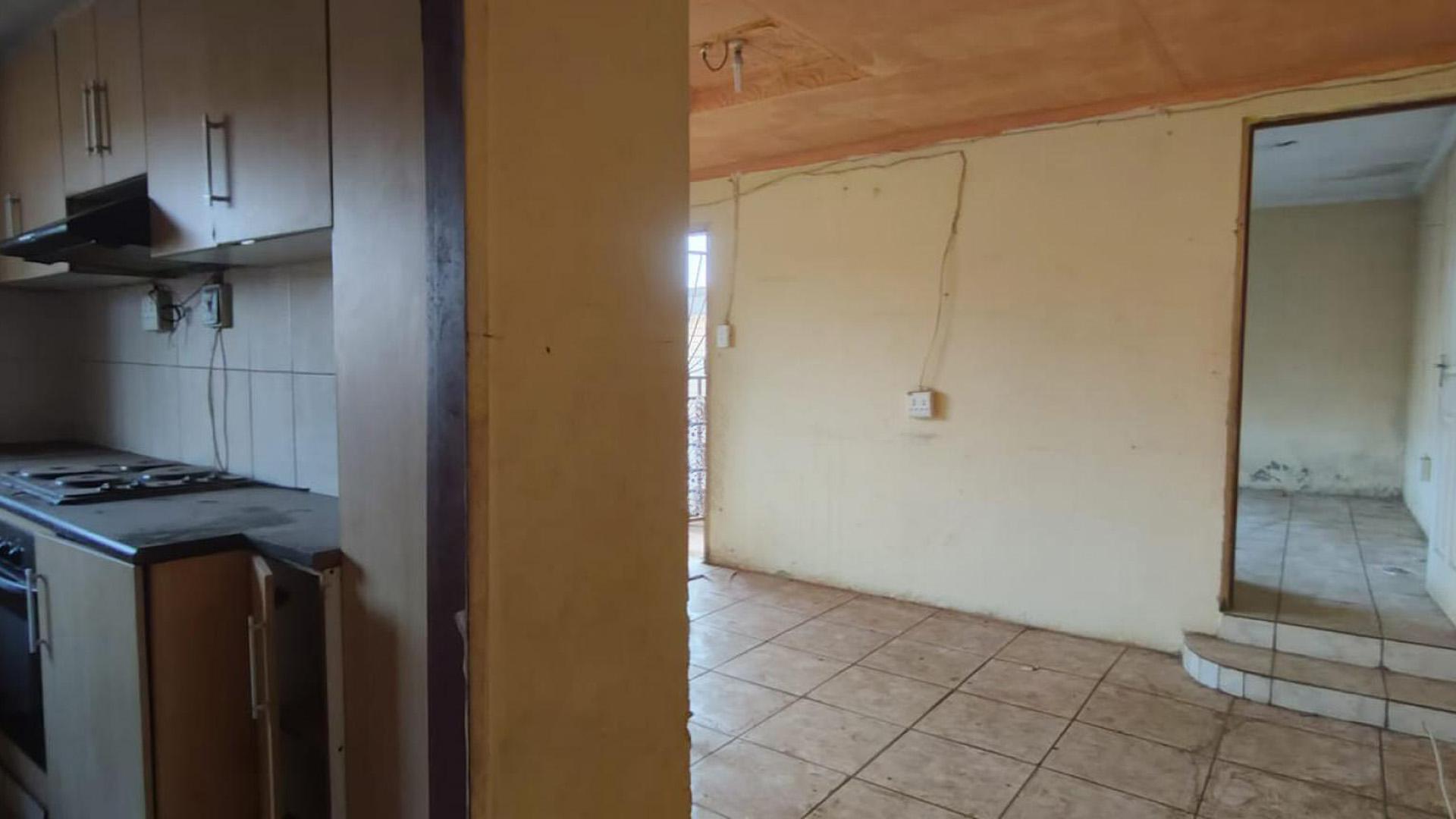 Spaces of property in Rondebult