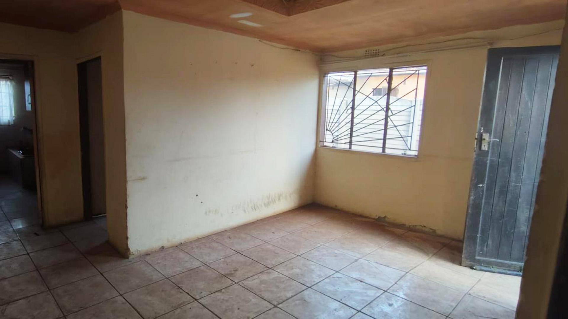 Lounges of property in Rondebult