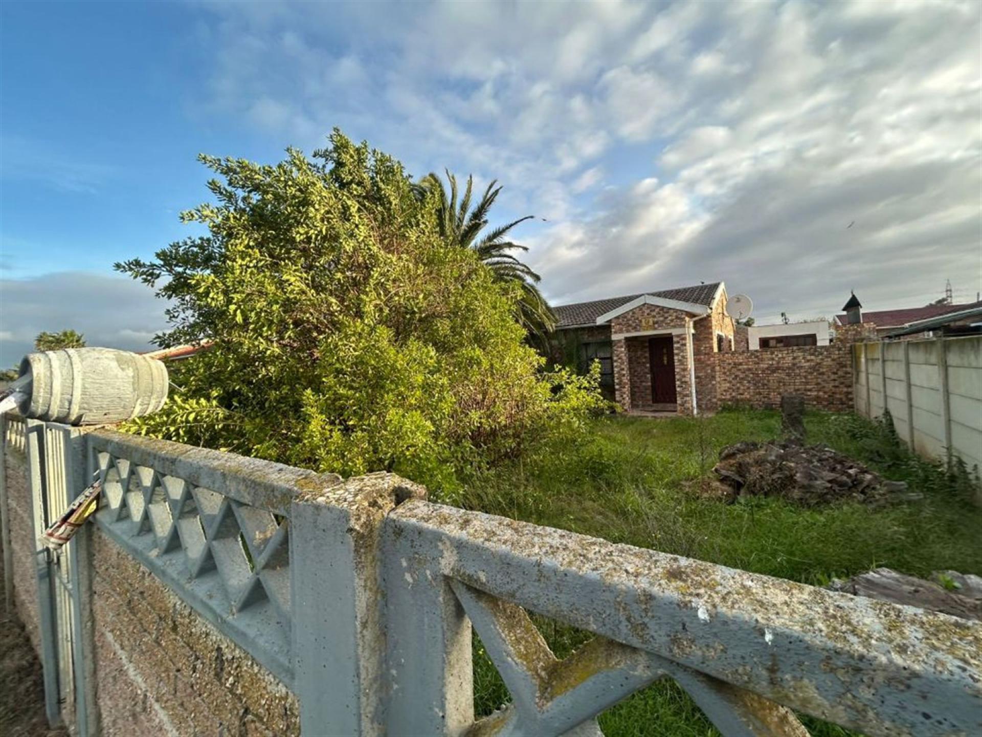 Front View of property in Manor Heights