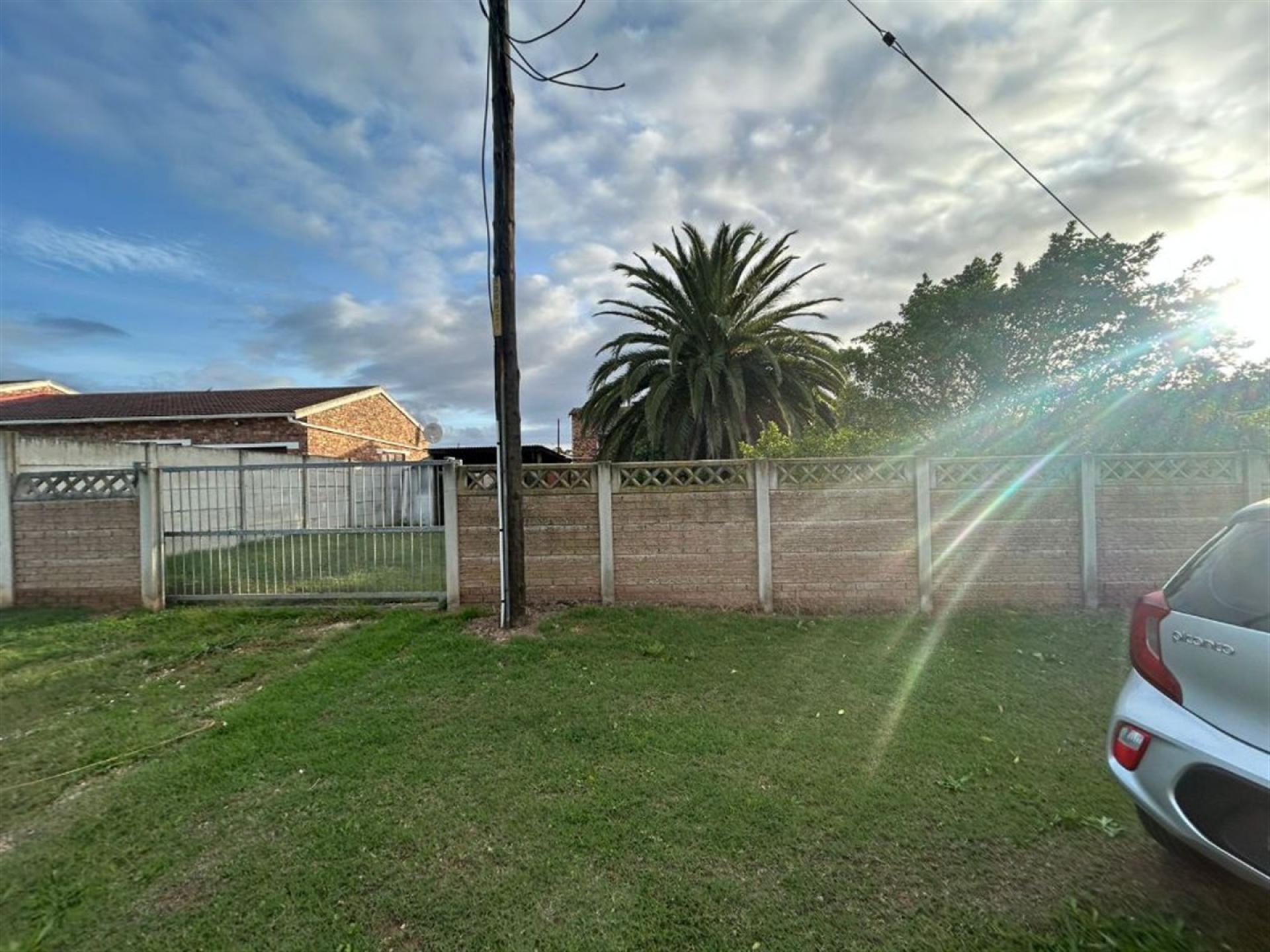 Front View of property in Manor Heights