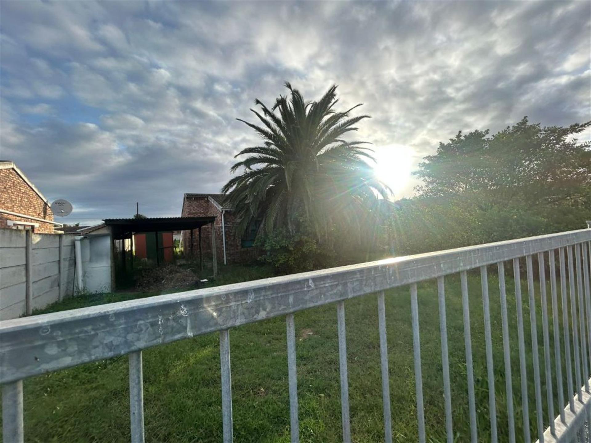 Front View of property in Manor Heights