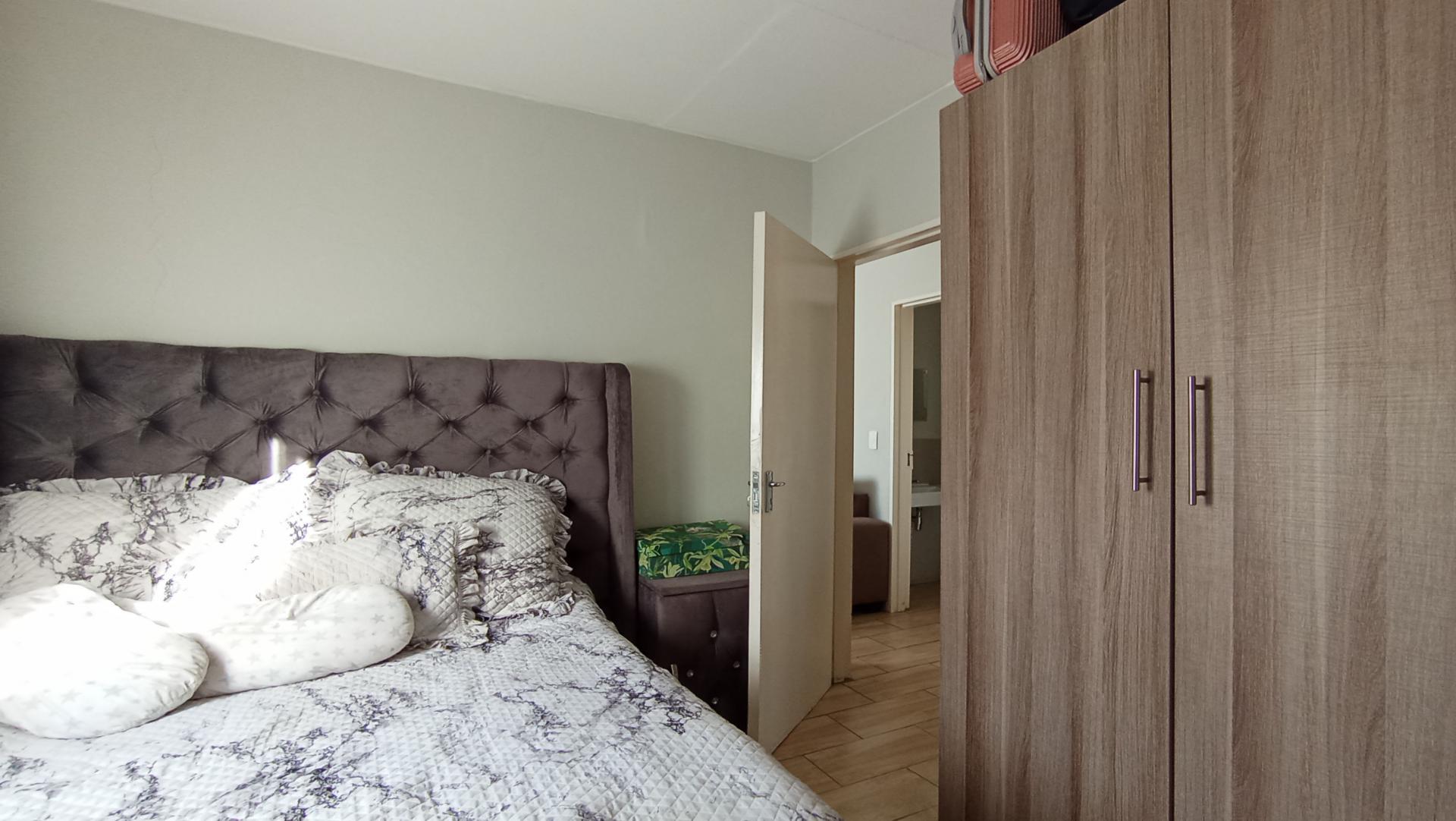 Bed Room 1 - 9 square meters of property in South Hills