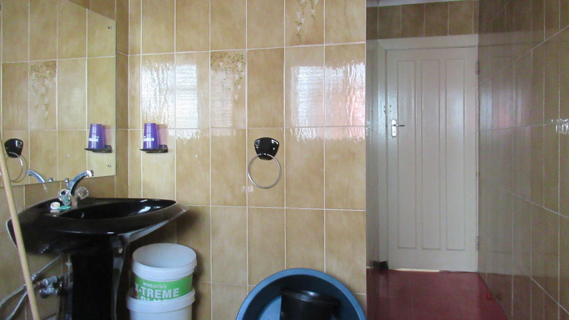 Bathroom 2 - 9 square meters of property in Rewlatch