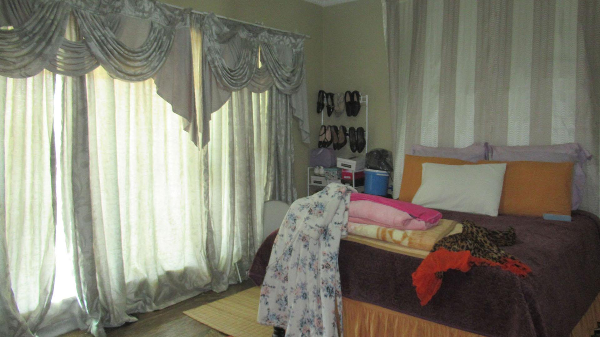 Lounges - 15 square meters of property in Rewlatch