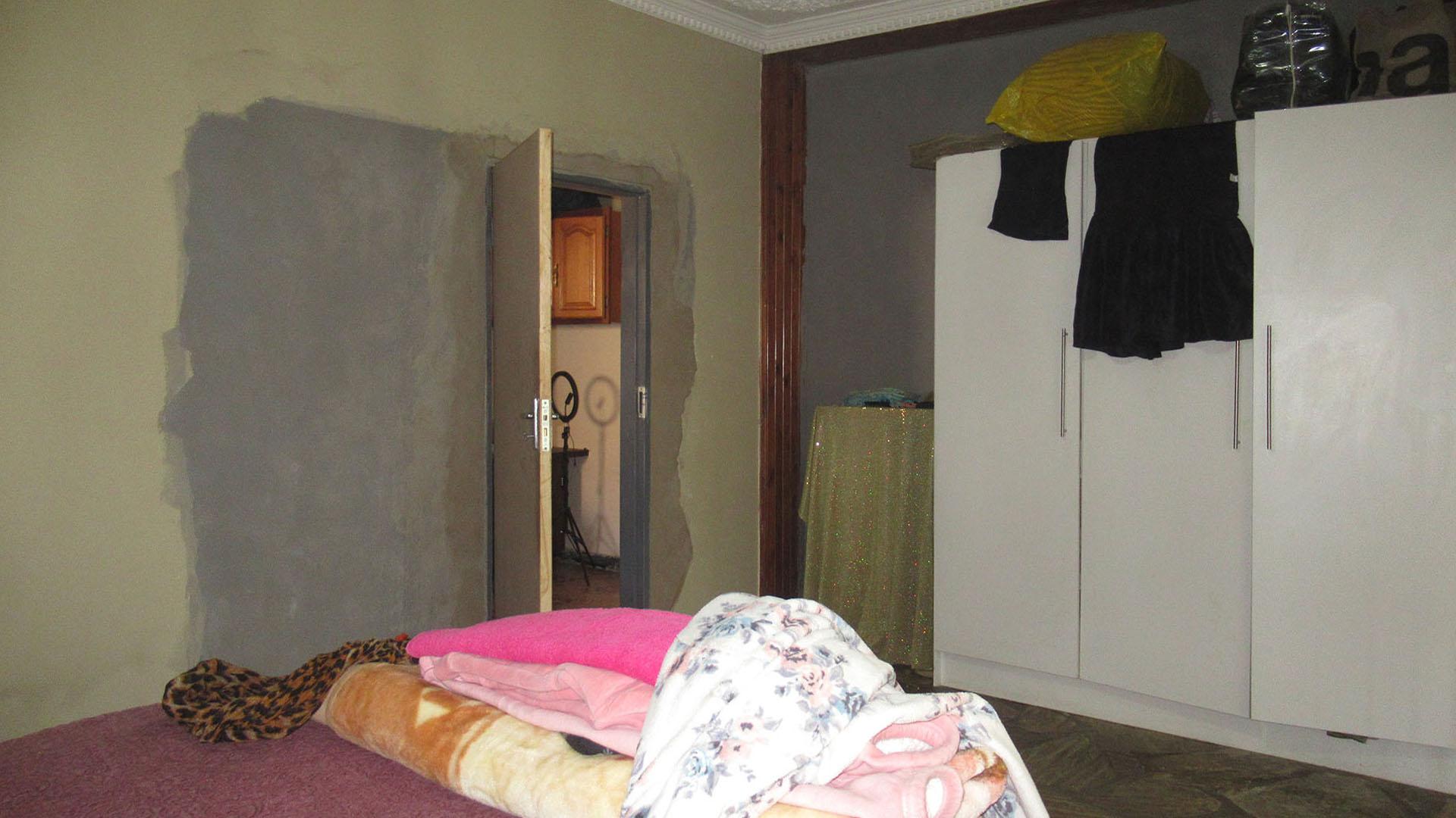 Lounges - 15 square meters of property in Rewlatch