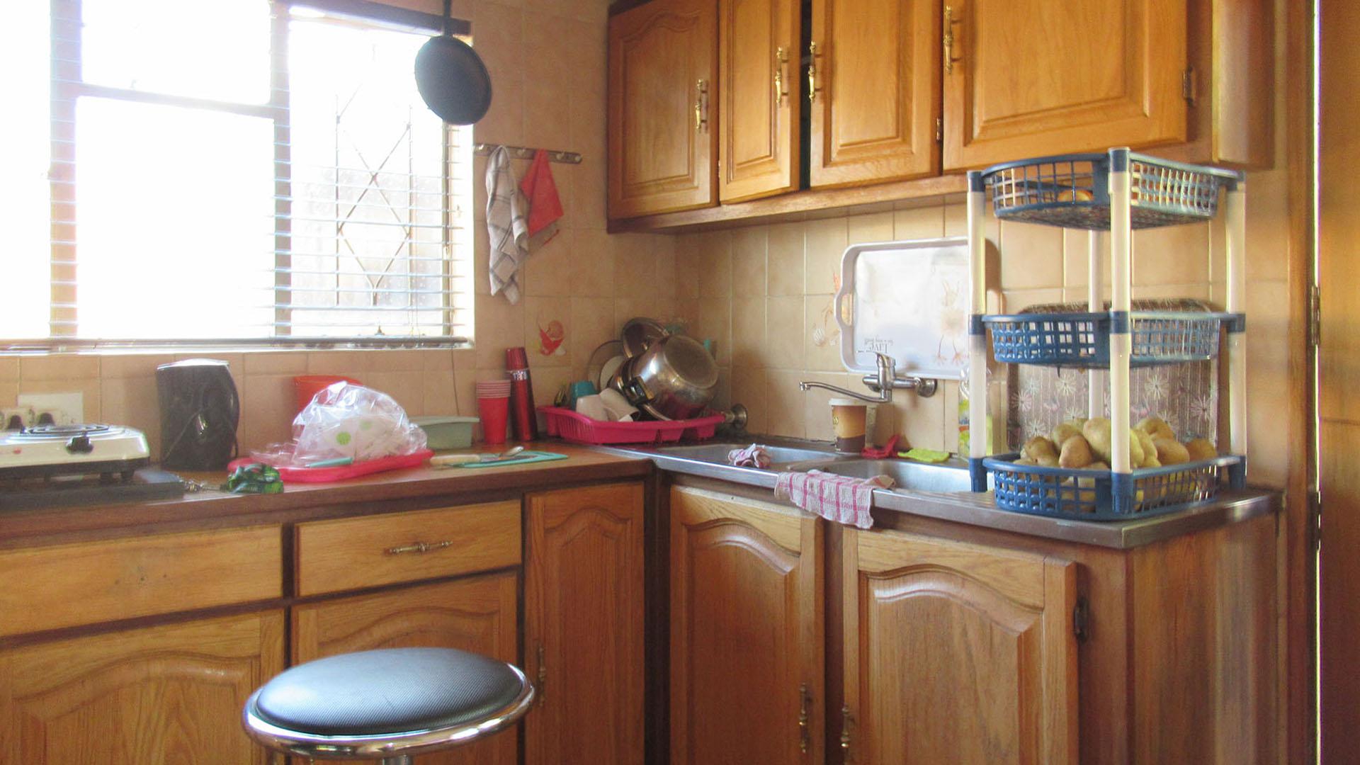 Kitchen - 15 square meters of property in Rewlatch