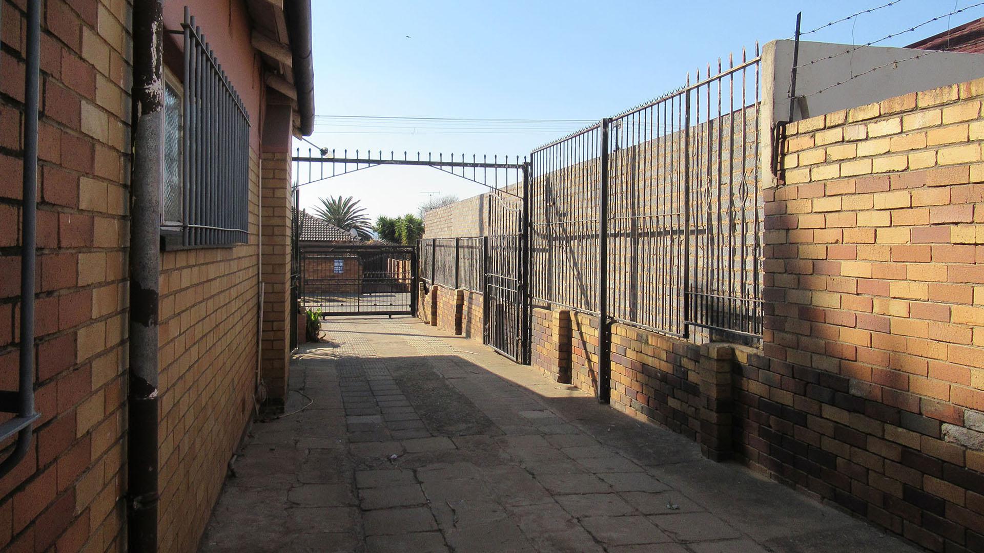 Front View of property in Rewlatch