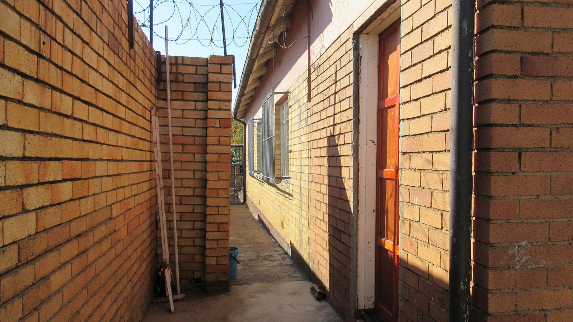 Backyard of property in Rewlatch