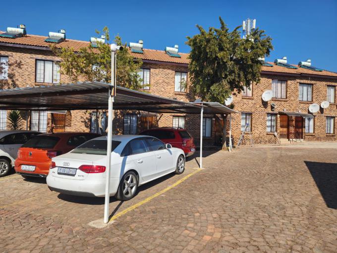 2 Bedroom Apartment for Sale For Sale in Olievenhoutbos - MR682982