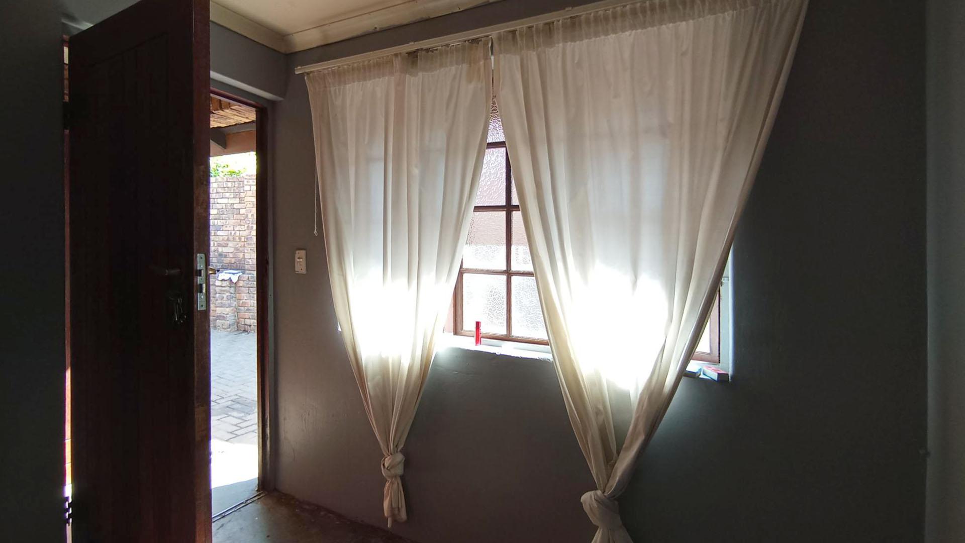 Staff Room - 13 square meters of property in Moreletapark