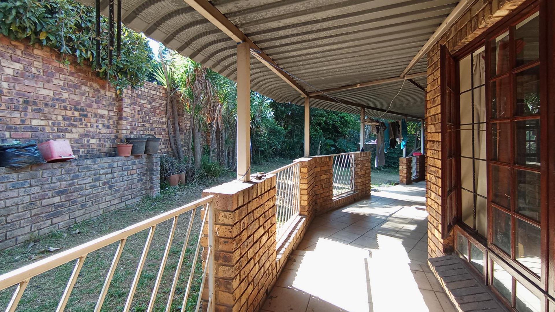 Patio - 97 square meters of property in Moreletapark