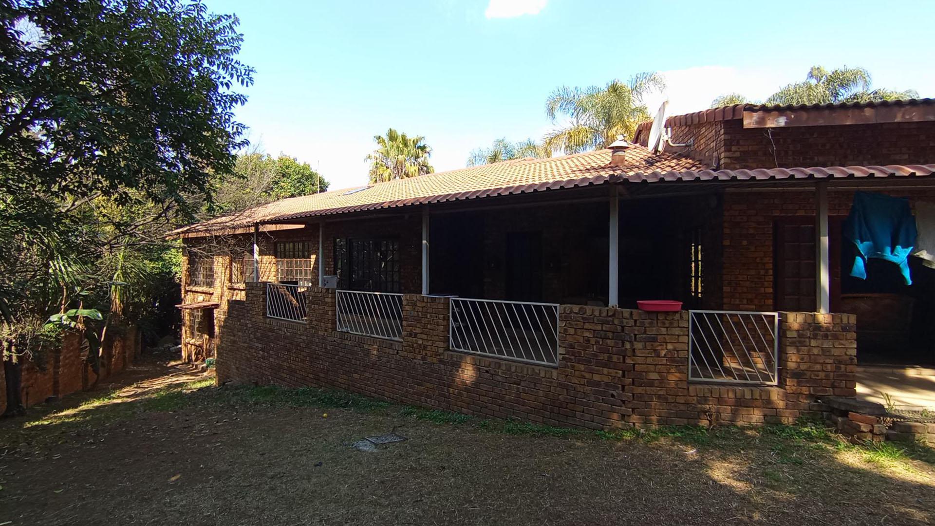 Backyard of property in Moreletapark