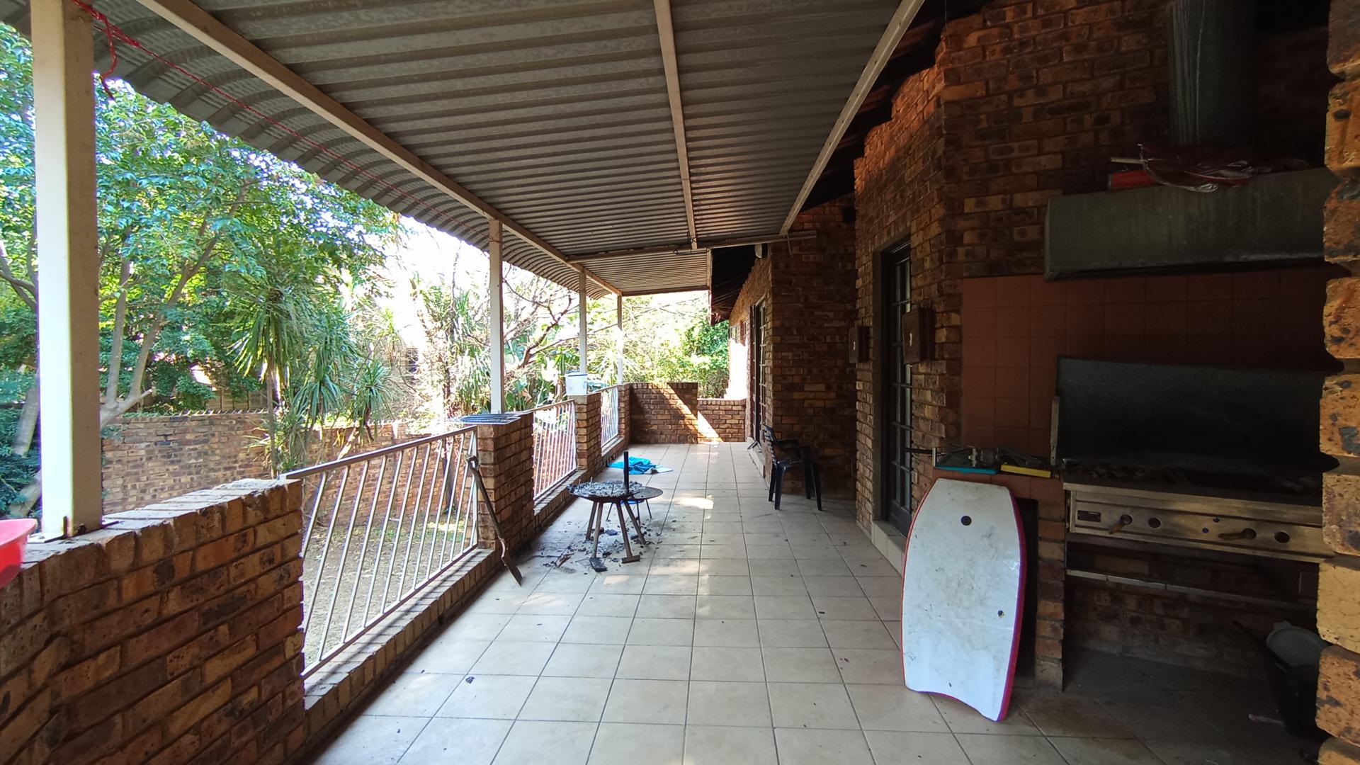 Patio - 97 square meters of property in Moreletapark