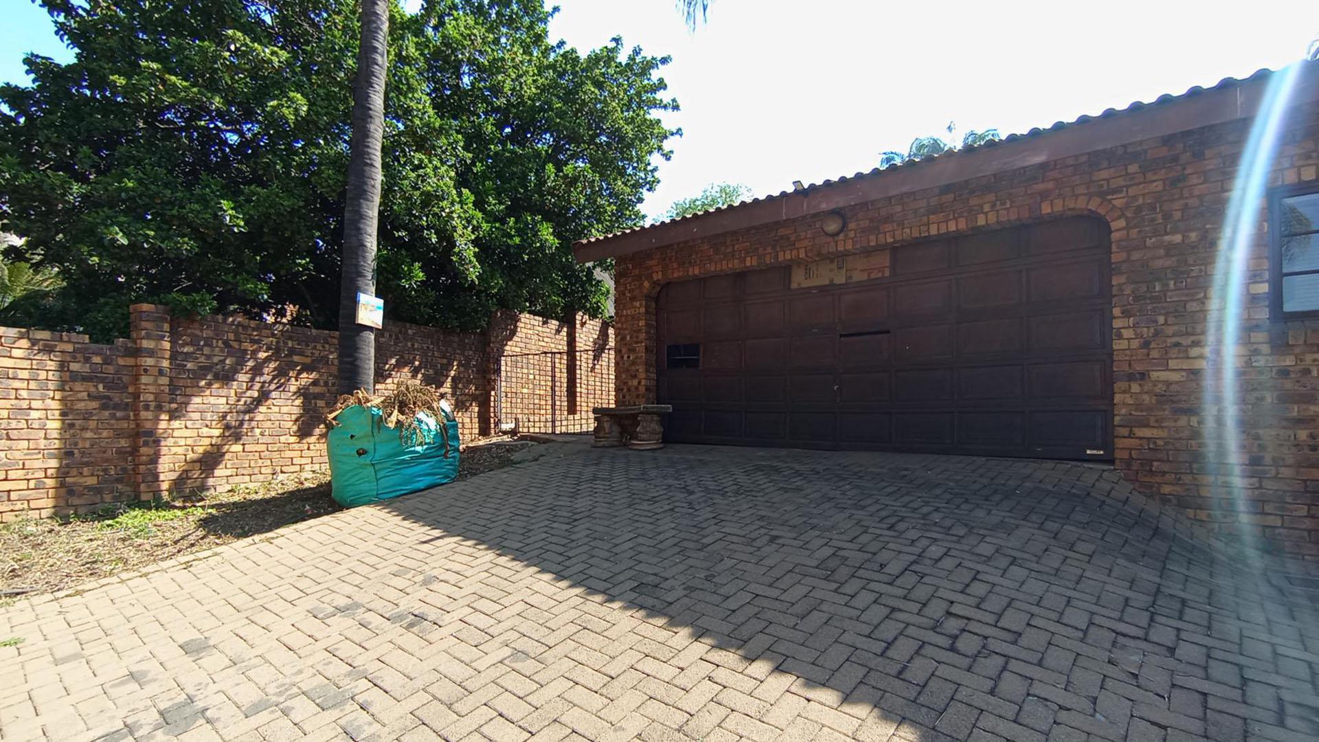 Garage - 41 square meters of property in Moreletapark