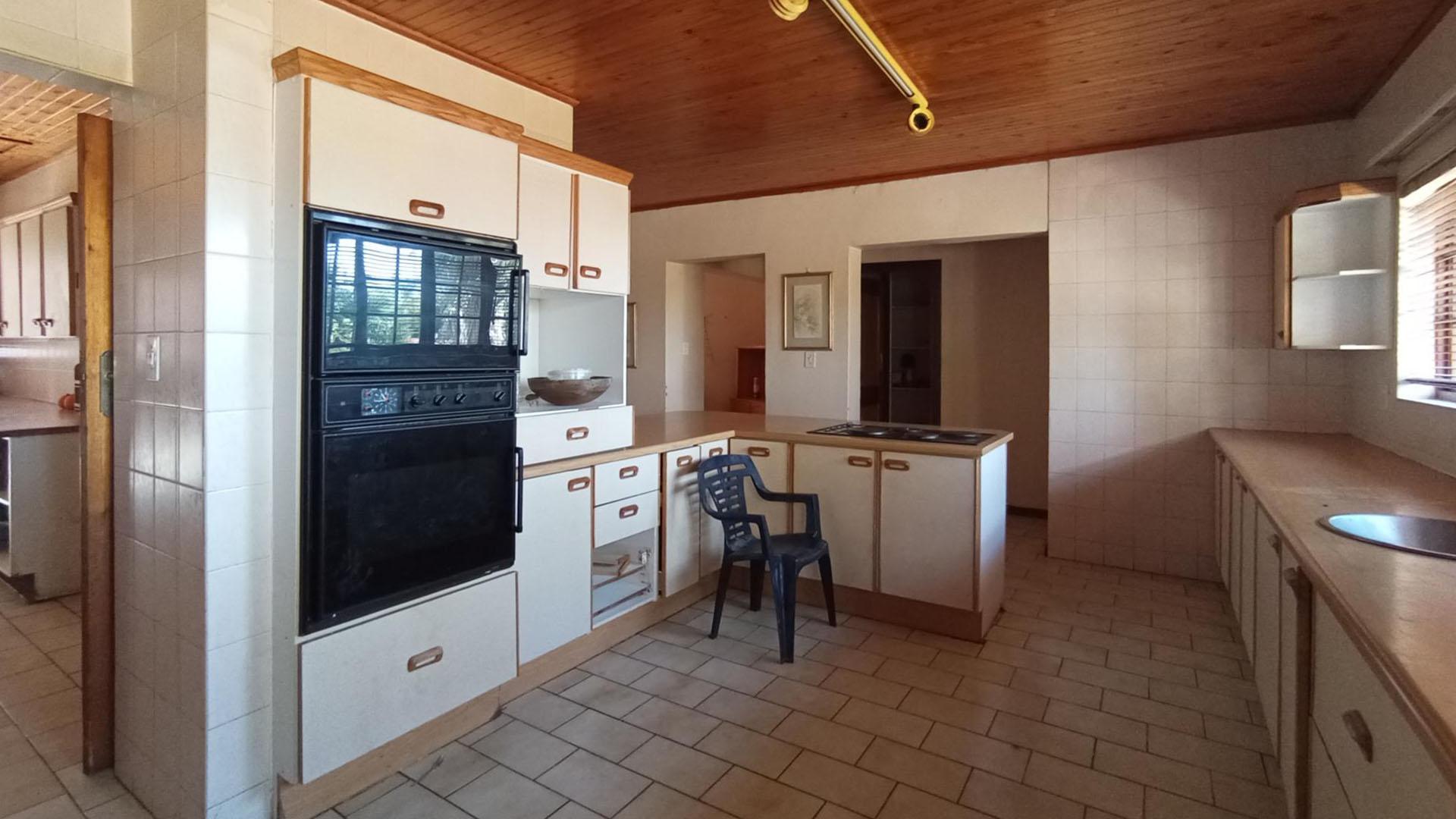 Kitchen - 26 square meters of property in Moreletapark
