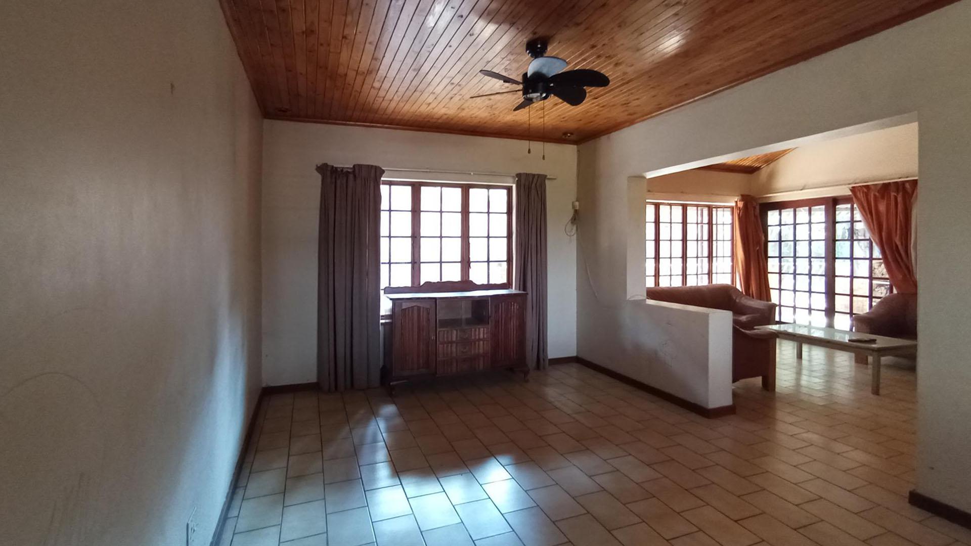 Dining Room - 24 square meters of property in Moreletapark