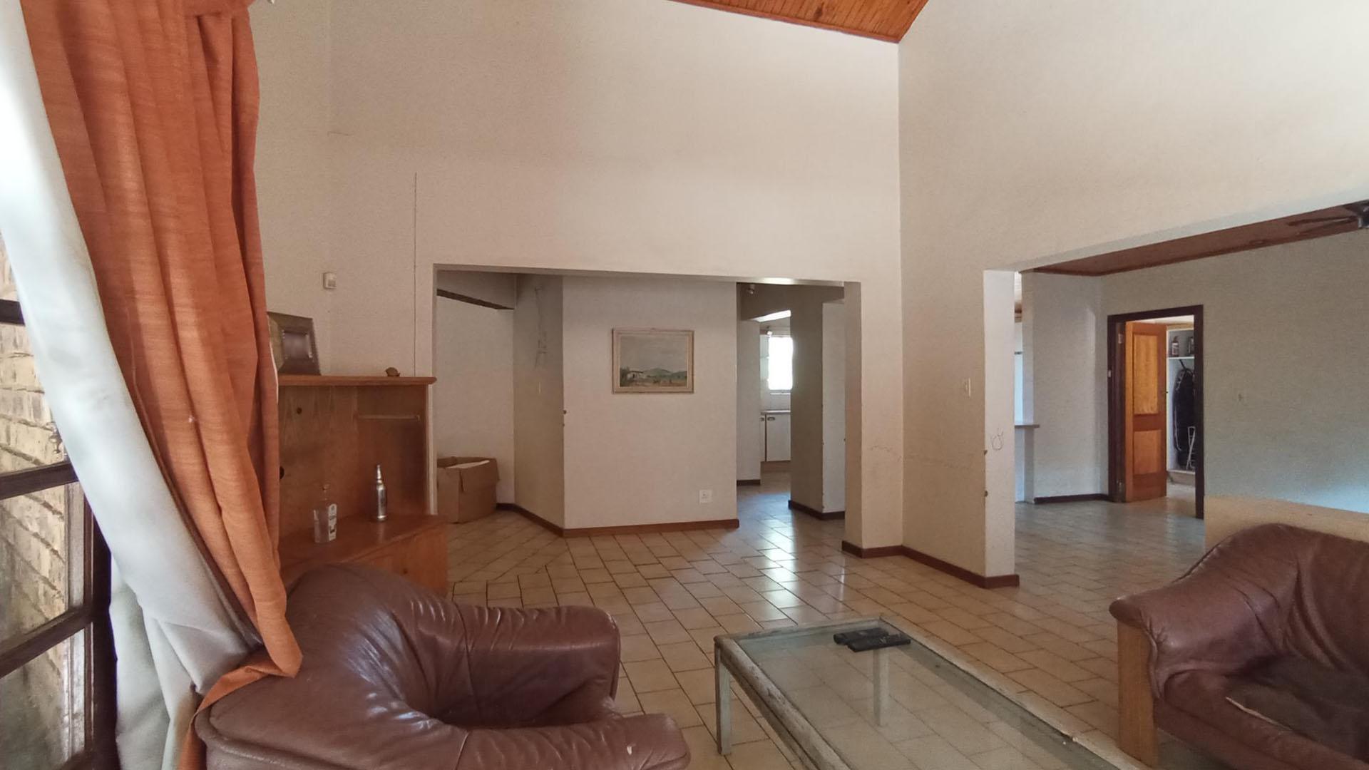 Lounges - 71 square meters of property in Moreletapark