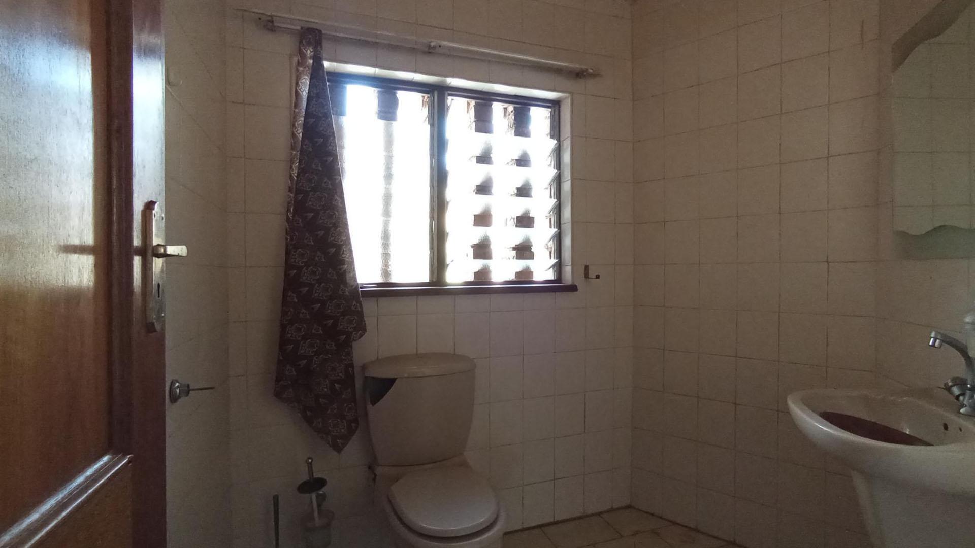 Guest Toilet - 4 square meters of property in Moreletapark