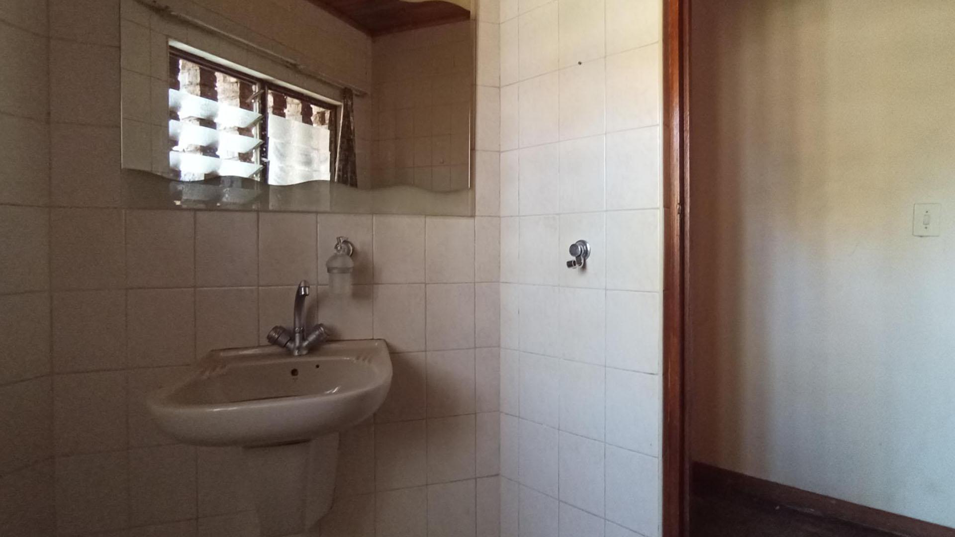 Guest Toilet - 4 square meters of property in Moreletapark
